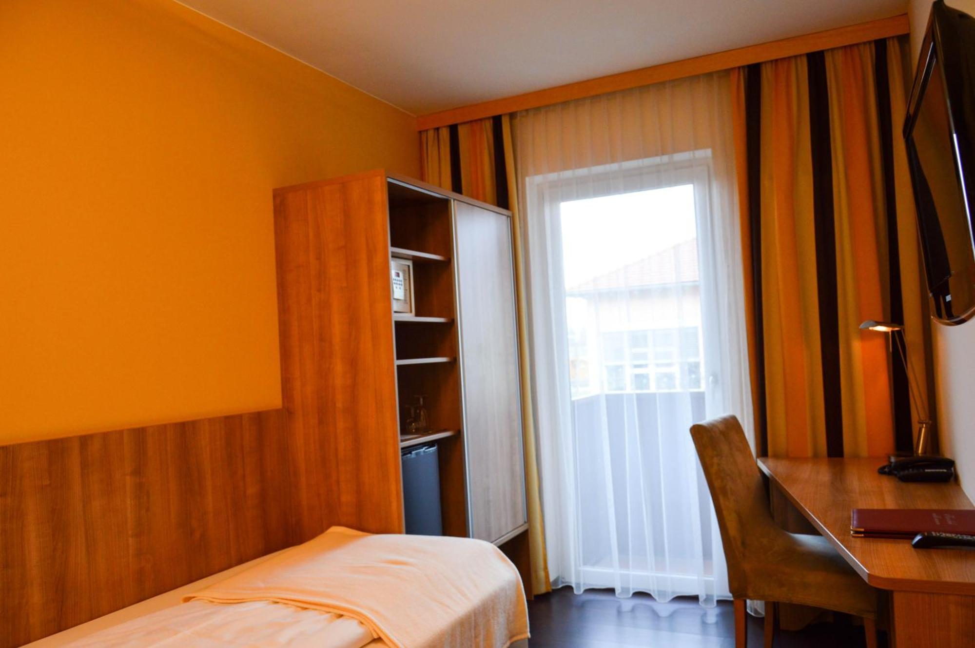 Hotel Roemerhof トゥルン エクステリア 写真