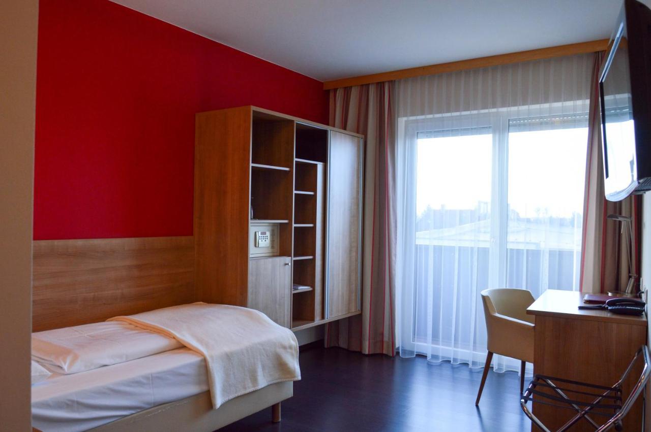 Hotel Roemerhof トゥルン エクステリア 写真